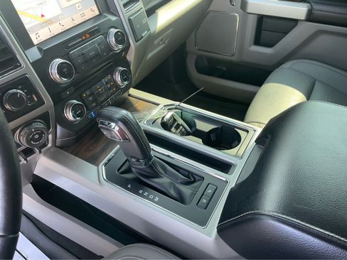 Used 2018 Ford F150 Lariat w/ Equipment Group 502A Luxury AWD/4WD image 17