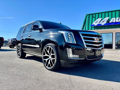Used 2017 Cadillac Escalade Premium Luxury image 1