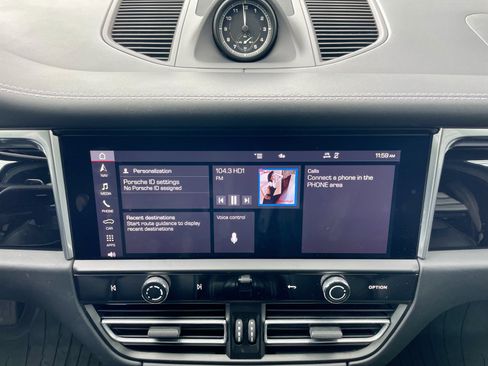 Used 2023 Porsche Macan S w/ Premium Package Plus image 19