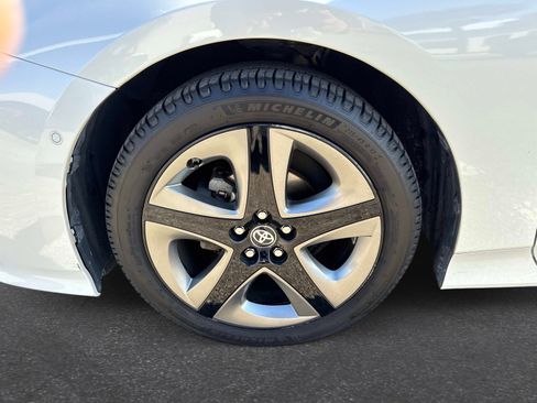 Used 2020 Toyota Prius XLE w/ Advanced Technology Package image 10