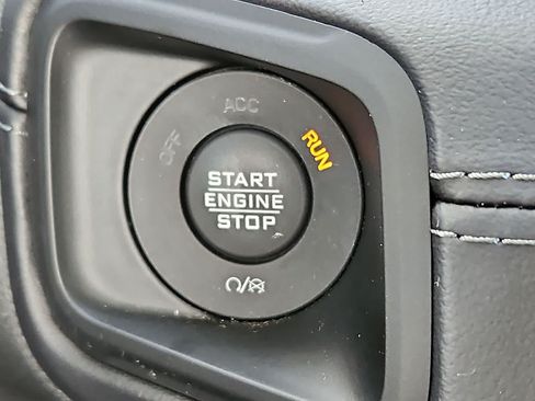 Used 2025 Jeep Wrangler Unlimited Sahara AWD/4WD image 22