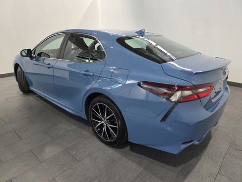 Used 2024 Toyota Camry SE image 3