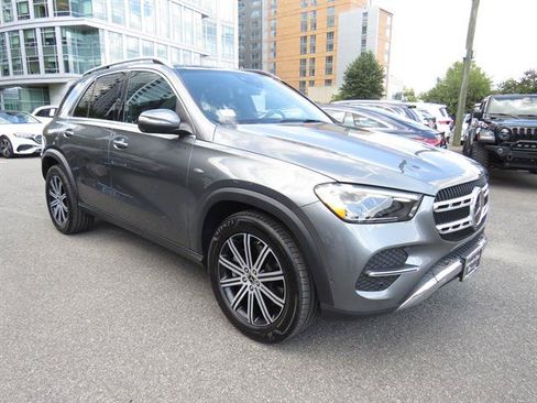 Used 2025 Mercedes-Benz GLE 450e 4MATIC w/ Driver Assistance Package image 5
