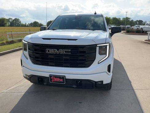Used 2024 GMC Sierra 1500 Elevation w/ X31 Off-Road Package AWD/4WD image 4