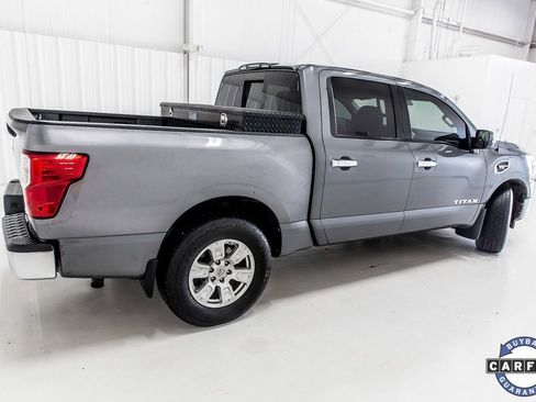 Used 2017 Nissan Titan SV image 6