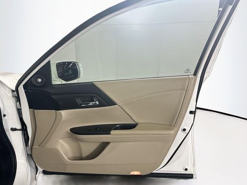 Used 2013 Honda Accord Touring image 31