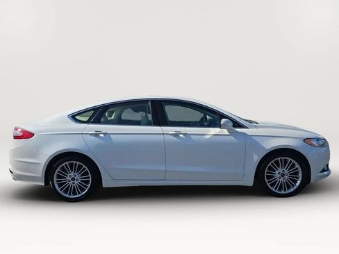Used 2016 Ford Fusion SE w/ Equipment Group 202A FWD image 9