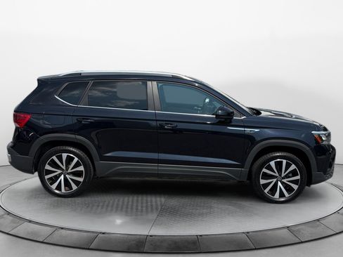Certified 2023 Volkswagen Taos SE w/ Panoramic Sunroof Package AWD/4WD image 8