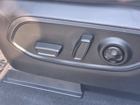 Used 2025 Jeep Grand Cherokee L Altitude RWD image 16