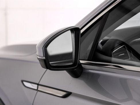 Used 2022 Volkswagen Tiguan SE image 46