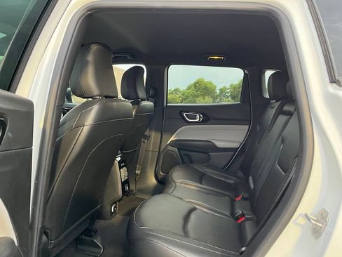 Used 2025 Jeep Compass Limited AWD/4WD image 17