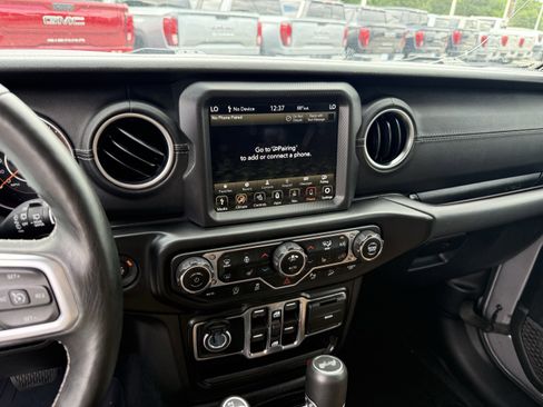 Used 2021 Jeep Wrangler Unlimited Sahara AWD/4WD image 19