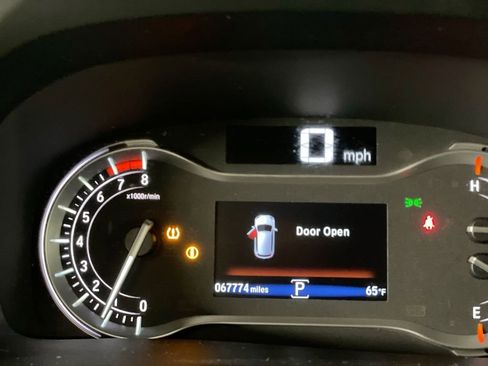 Used 2017 Honda Pilot Touring image 12