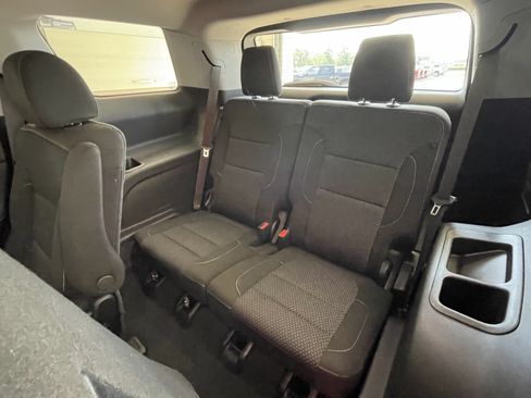 Used 2023 GMC Acadia SLE w/ Driver Convenience Package AWD/4WD image 17