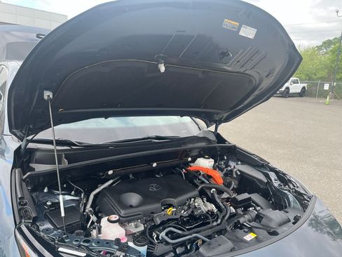 Used 2022 Toyota Venza LE AWD/4WD image 24