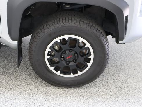 Certified 2024 Toyota Tacoma TRD Off-Road AWD/4WD image 5