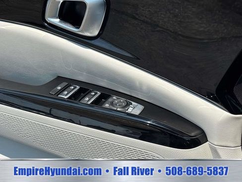 Used 2024 Kia Carnival EX FWD image 20