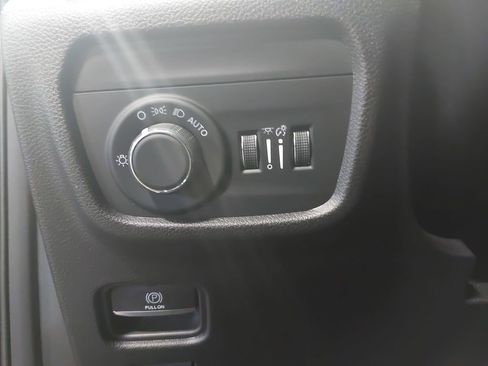 Used 2023 Jeep Grand Cherokee Altitude AWD/4WD image 25