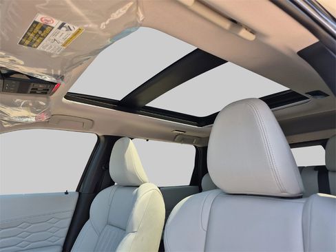 New 2025 Mitsubishi Outlander SEL image 11