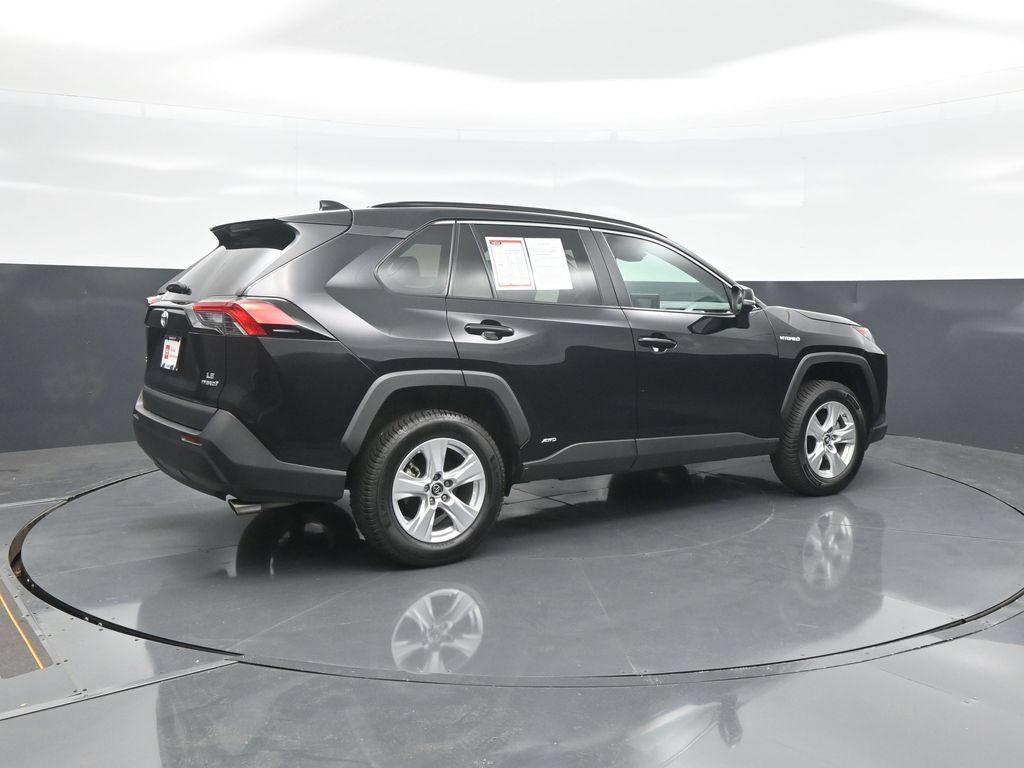 Used 2020 Toyota RAV4 LE w/ Carpet Mat Package AWD/4WD image 7