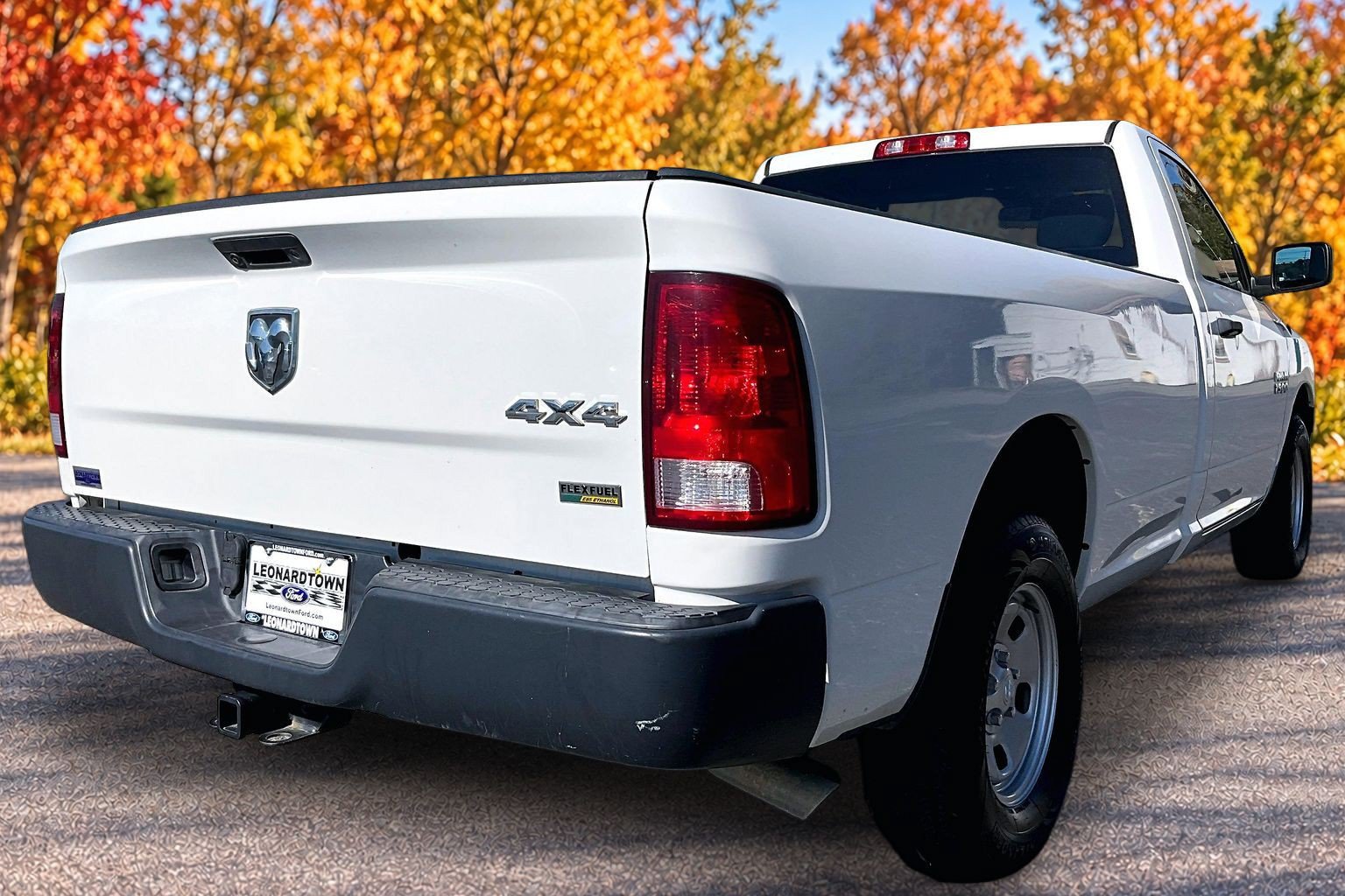 Used 2018 RAM 1500 Express AWD/4WD image 2