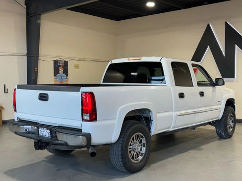 Used 2004 GMC Sierra 2500 SLT w/ Heavy-Duty Power Package image 6