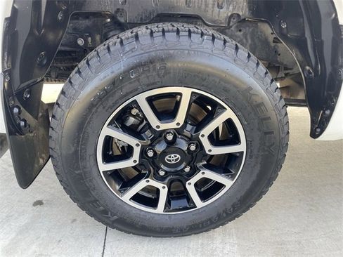 Used 2018 Toyota Tundra SR image 30