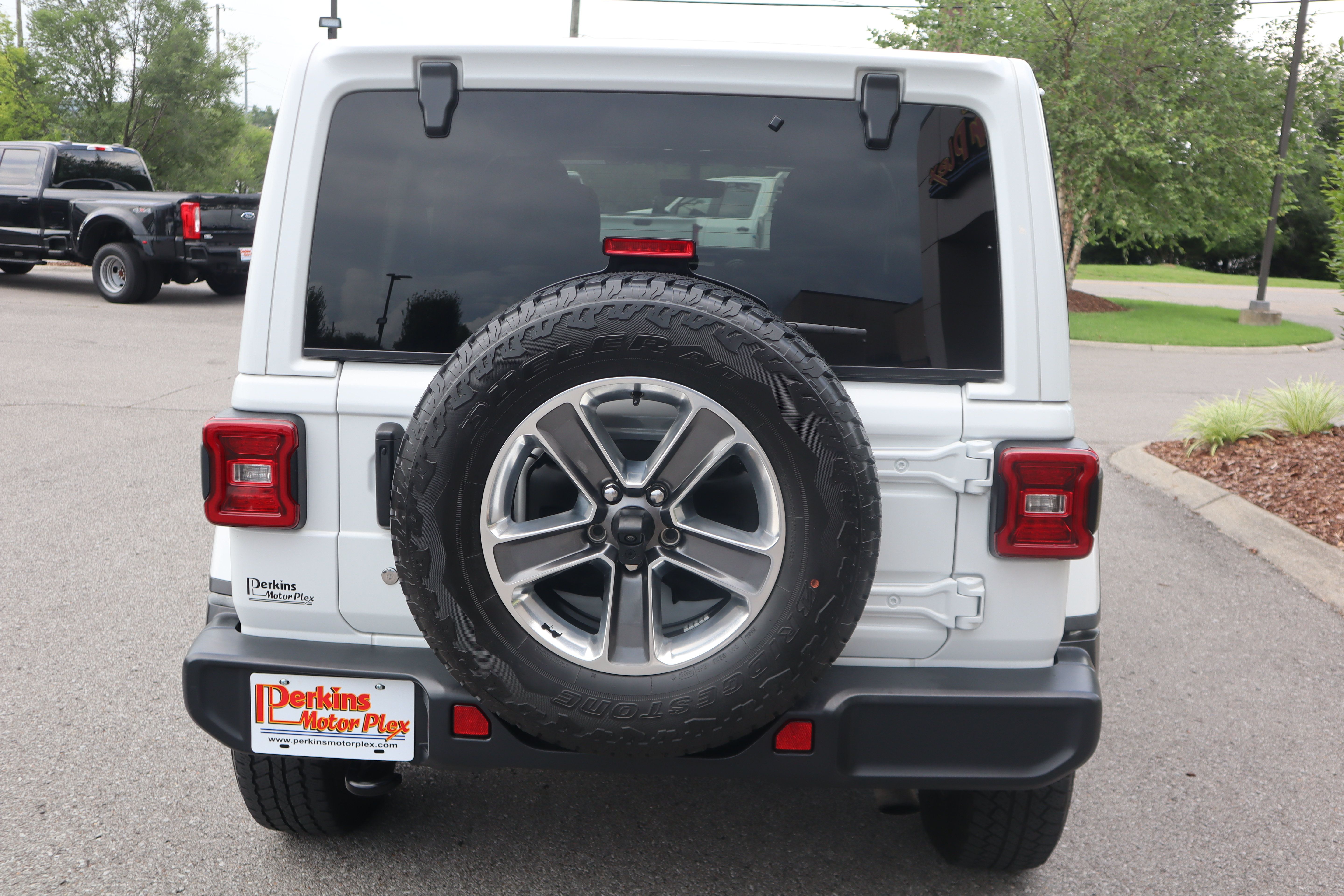 Used 2020 Jeep Wrangler Unlimited Sahara AWD/4WD image 8