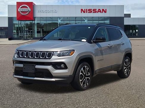 Used 2024 Jeep Compass Limited AWD/4WD image 3