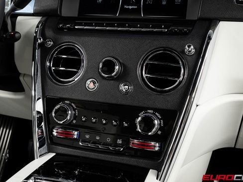 Used 2022 Rolls-Royce Cullinan w/ Cullinan Package AWD/4WD image 31