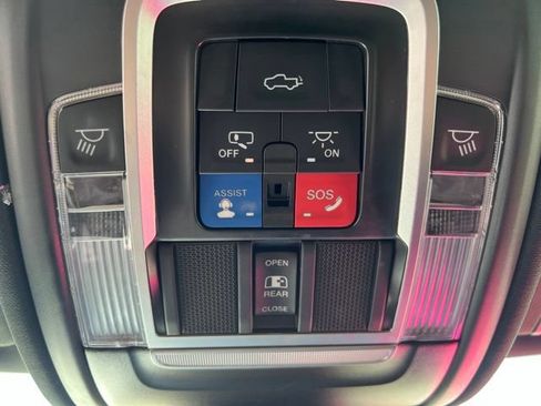Used 2023 RAM 1500 Laramie AWD/4WD image 31