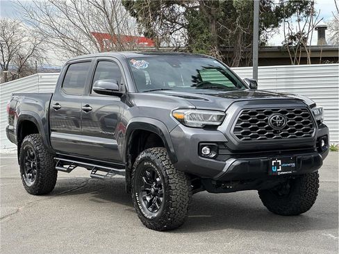 Used 2020 Toyota Tacoma TRD Off-Road w/ TRD Premium Off Road Package image 8