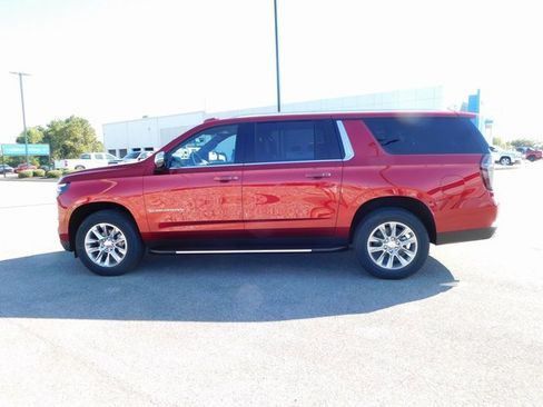 New 2025 Chevrolet Suburban Premier image 6