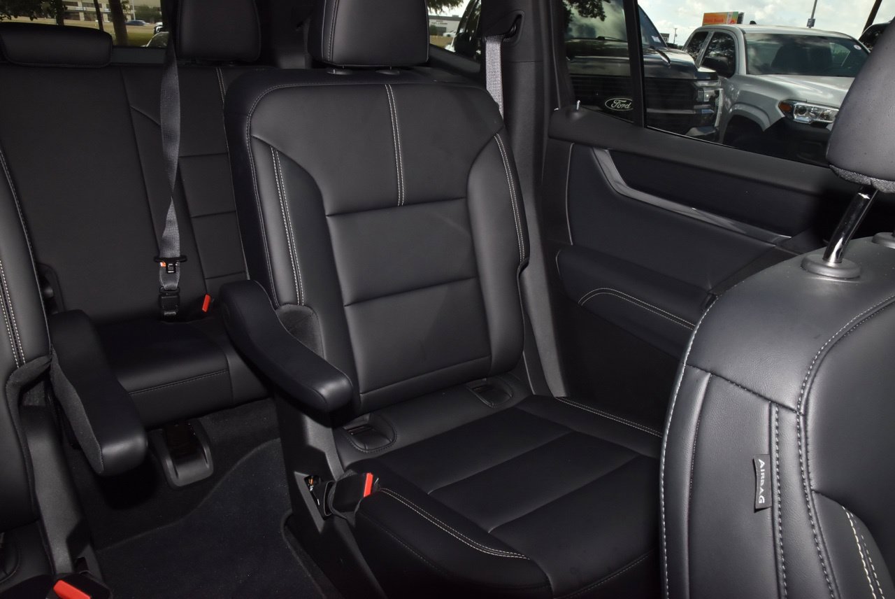 Used 2026 GMC Acadia Elevation w/ Elevation Premium Package FWD image 22