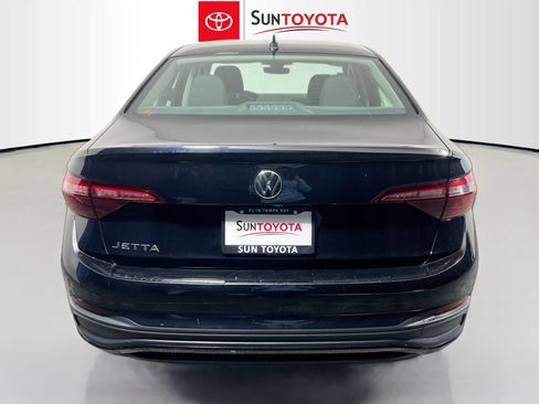 Used 2024 Volkswagen Jetta S image 5