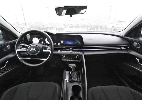 Used 2024 Hyundai Elantra SEL image 12