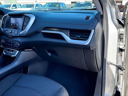 Used 2024 GMC Terrain SLE image 18