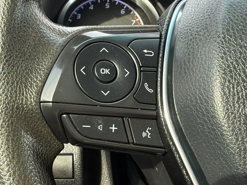 Used 2020 Toyota Camry LE image 27