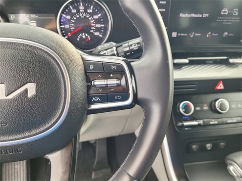Used 2024 Kia Carnival LX image 20