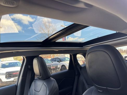 Used 2021 Jeep Cherokee Limited image 36