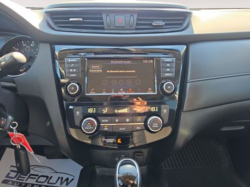 Used 2020 Nissan Rogue S FWD image 14