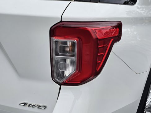 Used 2023 Ford Explorer King Ranch w/ Technology Package image 11