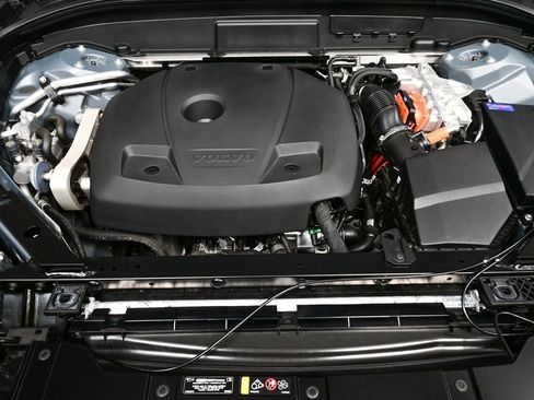 Used 2022 Volvo XC60 T8 R-Design w/ Advanced Package image 33