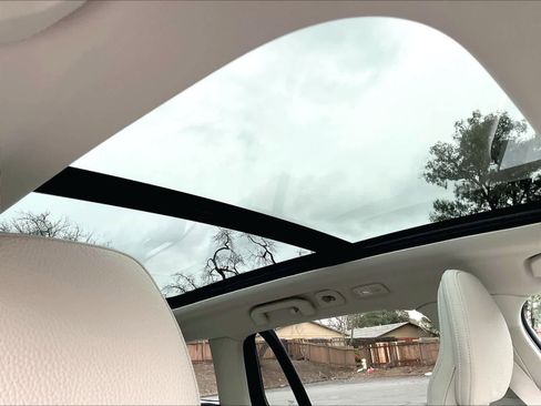 Used 2025 Volvo V60 B5 Cross Country Plus image 25