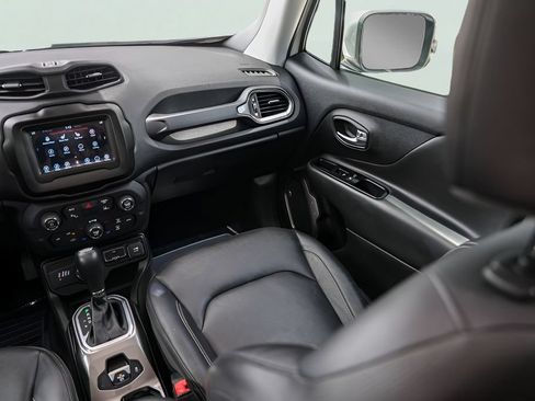 Used 2018 Jeep Renegade Limited w/ Advanced Technology Group AWD/4WD image 31