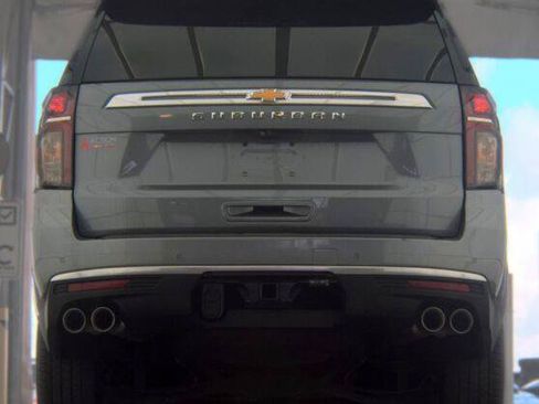 Used 2022 Chevrolet Suburban High Country RWD image 3