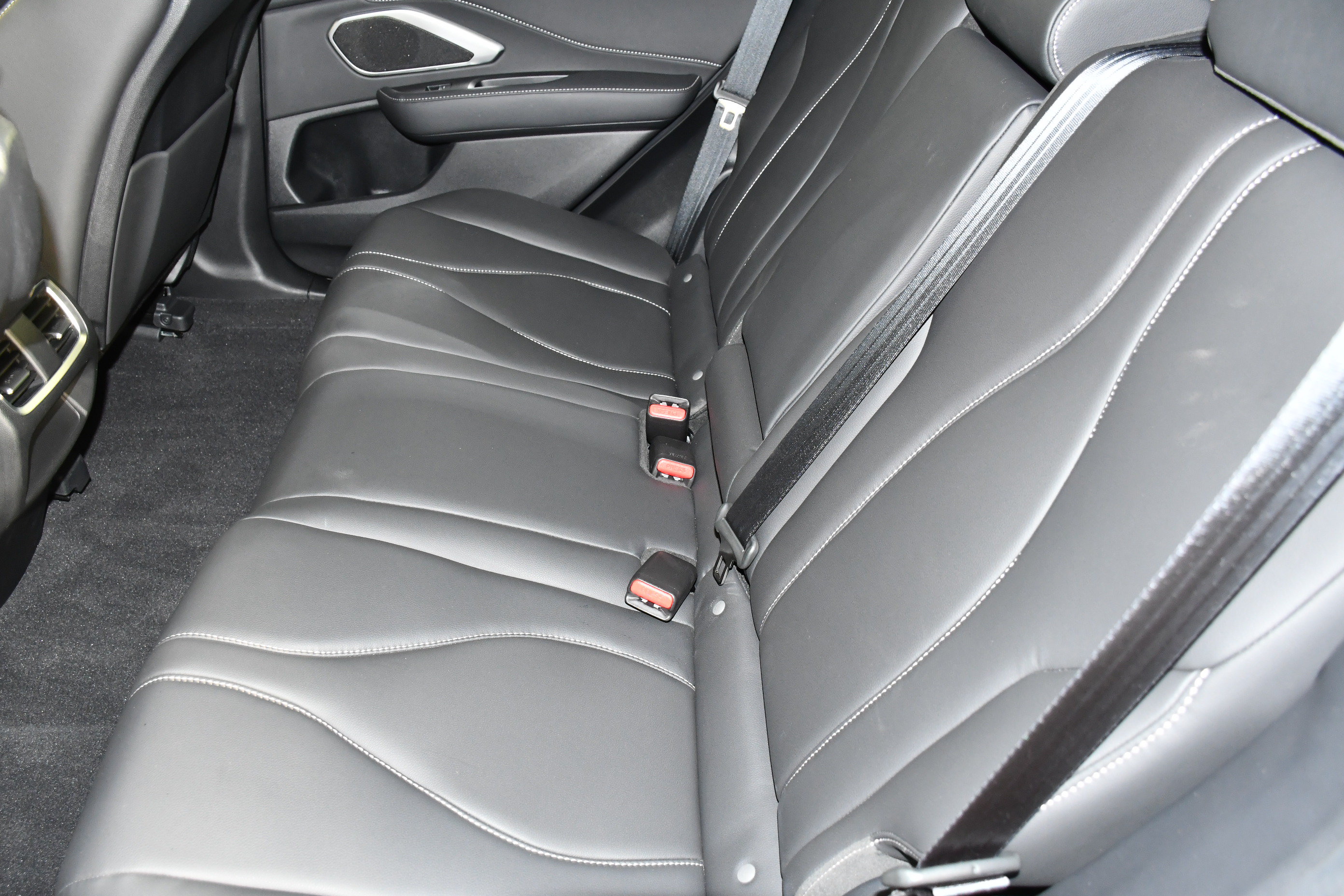 Used 2025 Acura RDX SH-AWD image 47