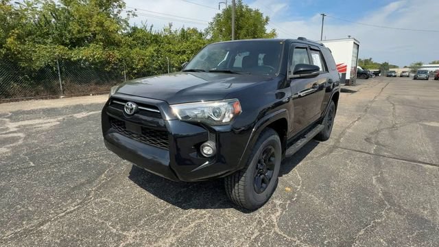 Used 2021 Toyota 4Runner SR5 Premium w/ Moonroof Package AWD/4WD image 4