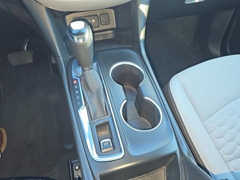 Used 2021 Chevrolet Equinox LT w/ Driver Convenience Package image 12