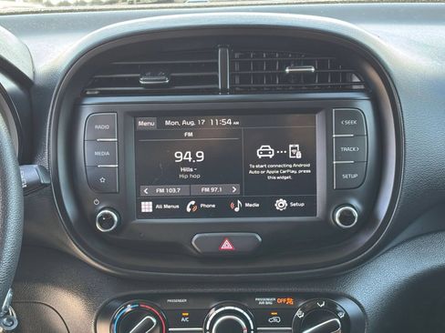 Used 2025 Kia Soul LX w/ LX Technology Package FWD image 20